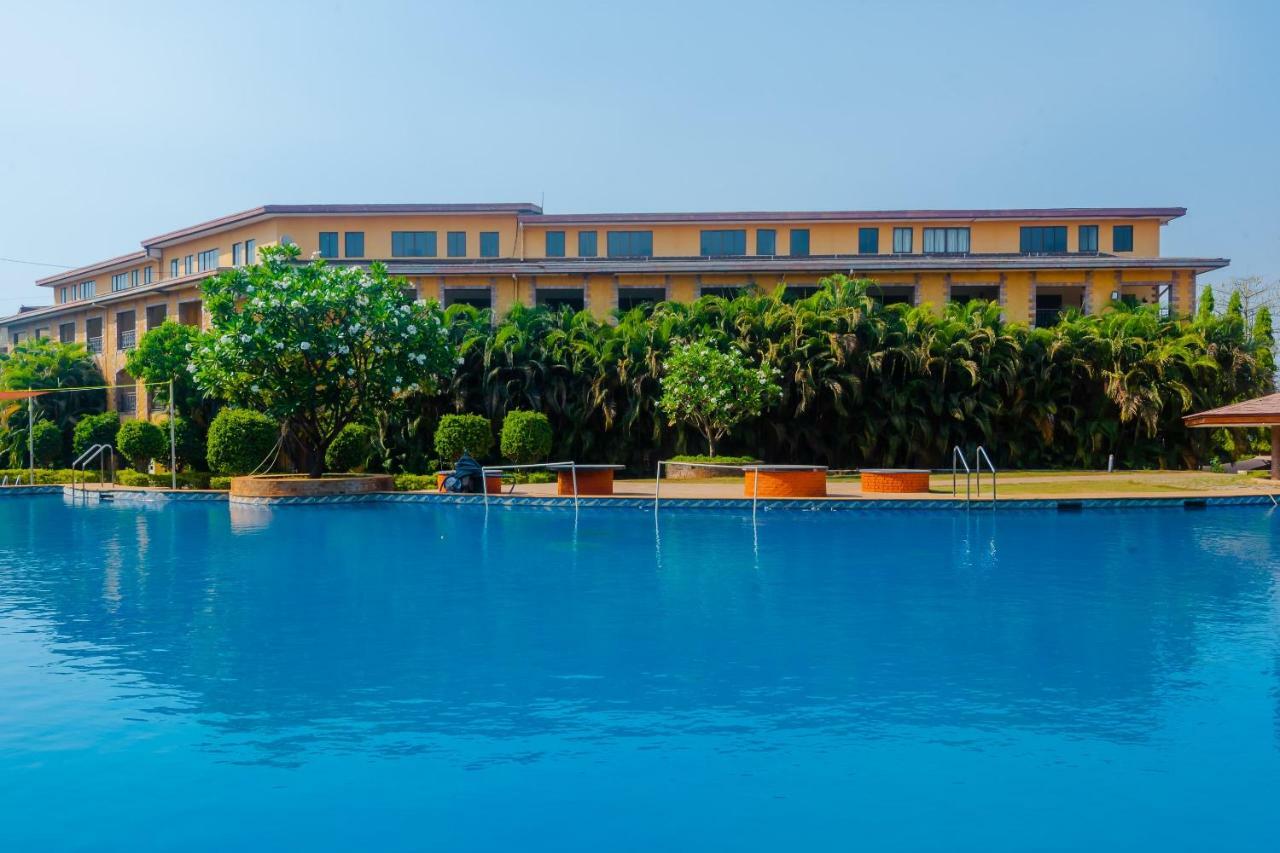 Capital O 35403 Discover Resorts Нерал Экстерьер фото